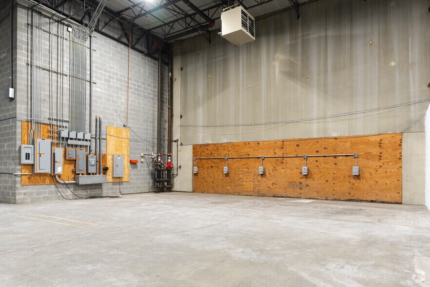 More Photos Of 3655 Atlanta Industrial Dr NW, Atlanta Warehouse For Lease