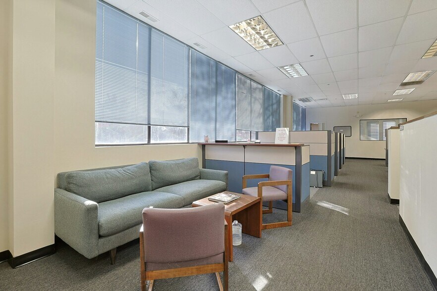 More Photos Of 704 Executive Blvd, Valley Cottage Warehouse For Lease