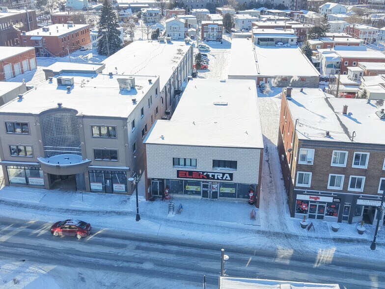 More Photos Of 330 Rue Principale, Granby Flex For Sale