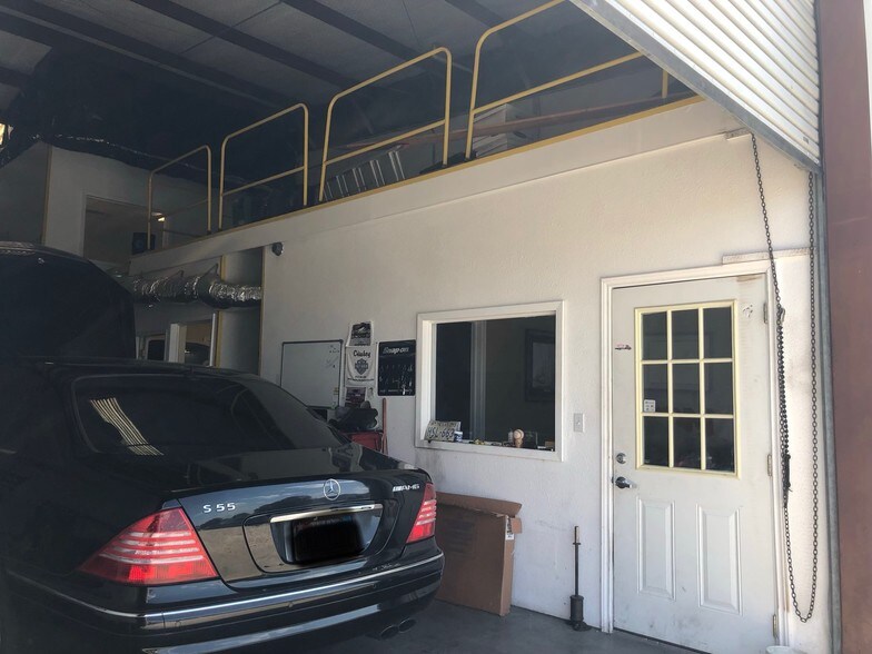 More Photos Of 2522 Shell Rd, Georgetown Light Manufacturing For Lease