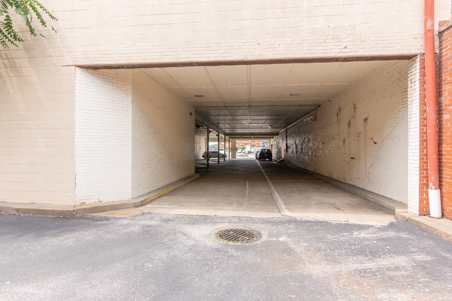 More Photos Of 300 Frederica St, Owensboro Office For Lease
