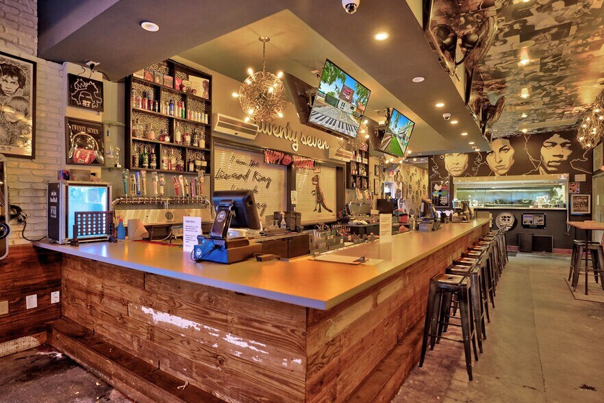 More Photos Of 835-841 NE 3rd Ave, Fort Lauderdale Bar For Sale