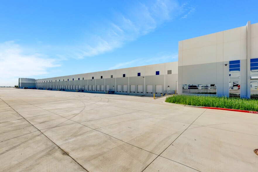 More Photos Of 6719 E Howard Ln, Manor Unknown For Lease