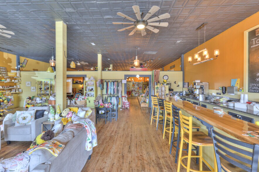 More Photos Of 108 W Walnut St, Smithville Restaurant For Sale