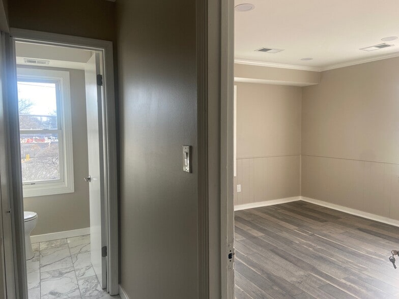 More Photos Of 145 Church St NW, Vienna General Retail For Lease