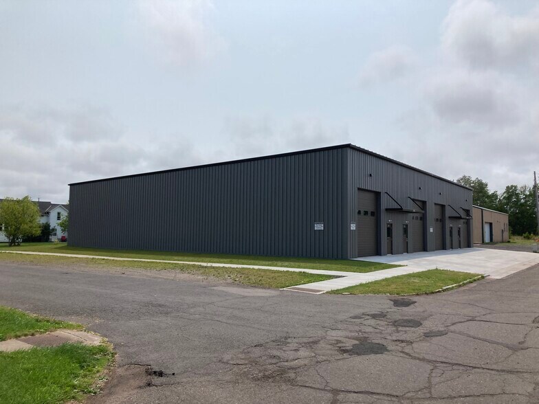 More Photos Of 810 22nd Ave E, Superior Warehouse For Lease