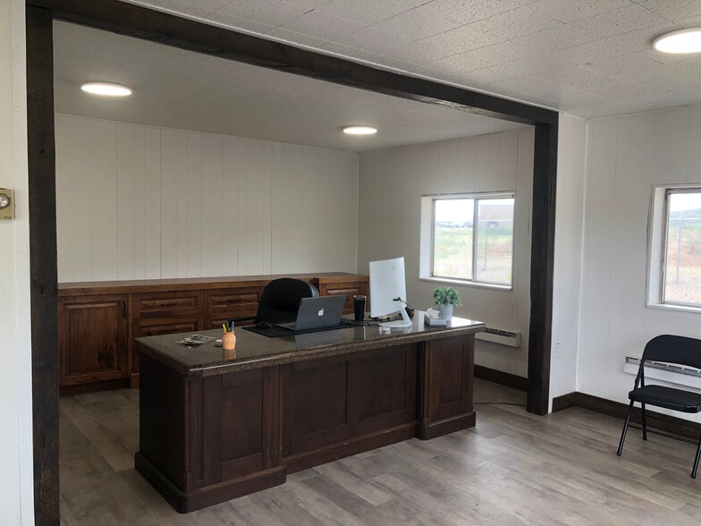 More Photos Of 41 Jamison Dr, Evanston Industrial For Sale