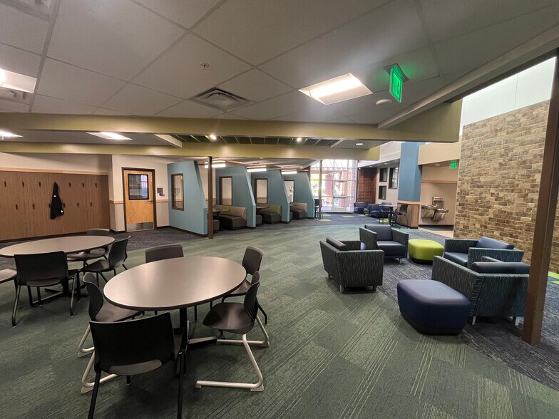 More Photos Of 7640 Westgate Dr, Windsor Office For Lease