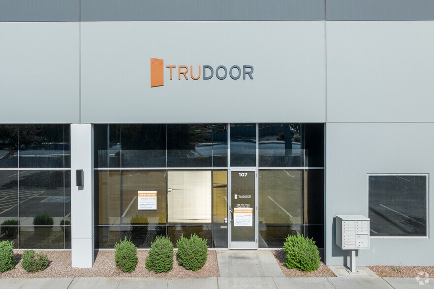 More Photos Of 4655 W McDowell Rd, Phoenix Warehouse For Lease