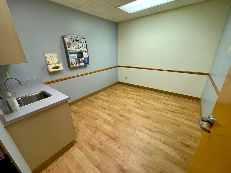More Photos Of 1125 E Michigan Ave, Battle Creek Storefront Retail Office For Lease
