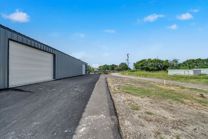More Photos Of 117 Commerce Ave, Boerne Office For Sale