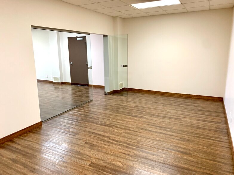 More Photos Of 14 Burnt Valley Ave, Red Deer County Service For Lease