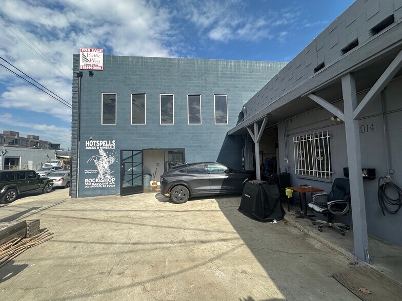 More Photos Of 3018 N North Coolidge Ave, Los Angeles Specialty For Lease