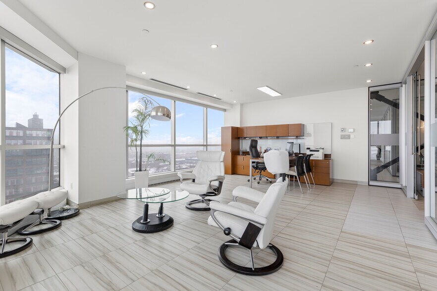 More Photos Of 3737 Boul Cremazie E, Montréal Office For Lease