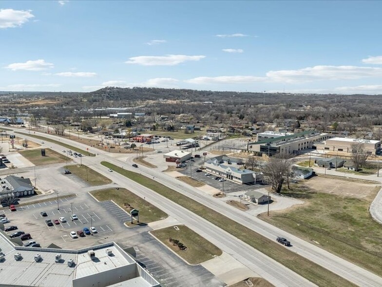 More Photos Of 1830 N Highway 66, Catoosa Freestanding For Sale