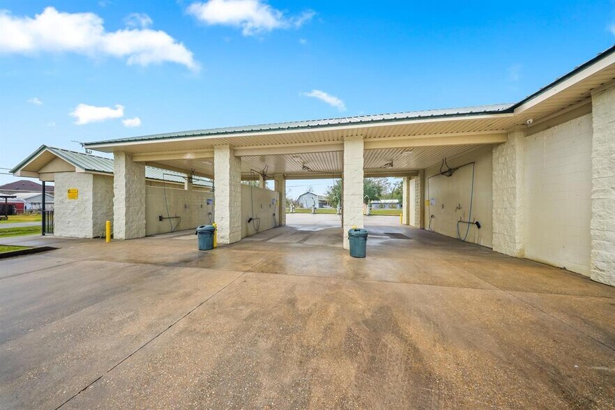 More Photos Of 105 Myrtle Dr, Lockport Carwash For Sale