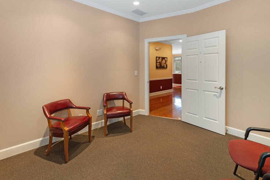 More Photos Of 815 John Harper Rd, Shepherdsville Office For Sale