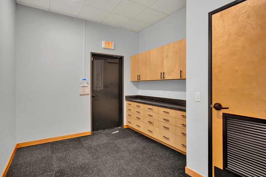 More Photos Of 454 SE 187th Ave, Portland Office For Sale