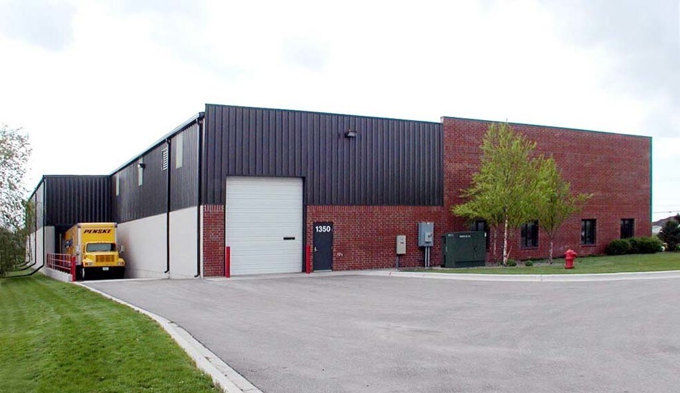 More Photos Of 1350 W Washington St, West Chicago Warehouse For Lease