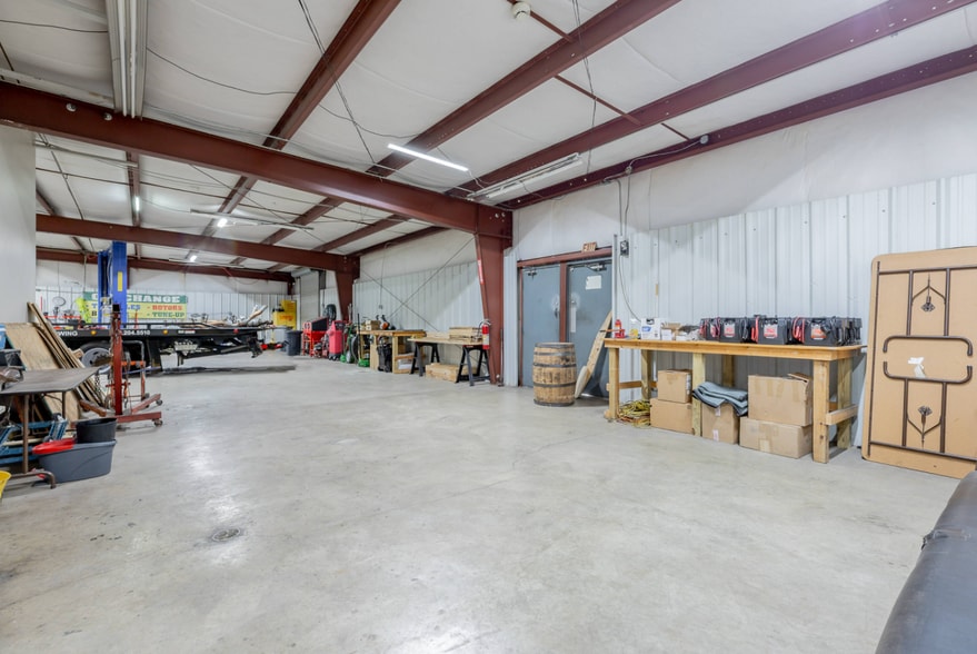 More Photos Of 218 Industrial Park Dr, Soddy Daisy Light Distribution For Sale