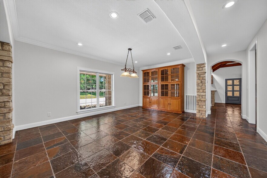 More Photos Of 2234 Highway 90 w, Castroville Flex For Sale