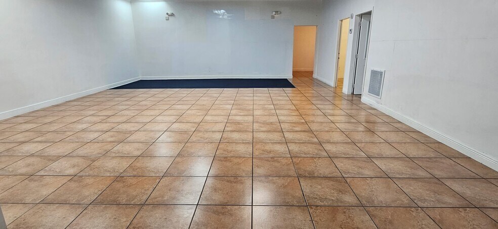 More Photos Of 2223 NW 26th Ave, Miami Warehouse For Lease