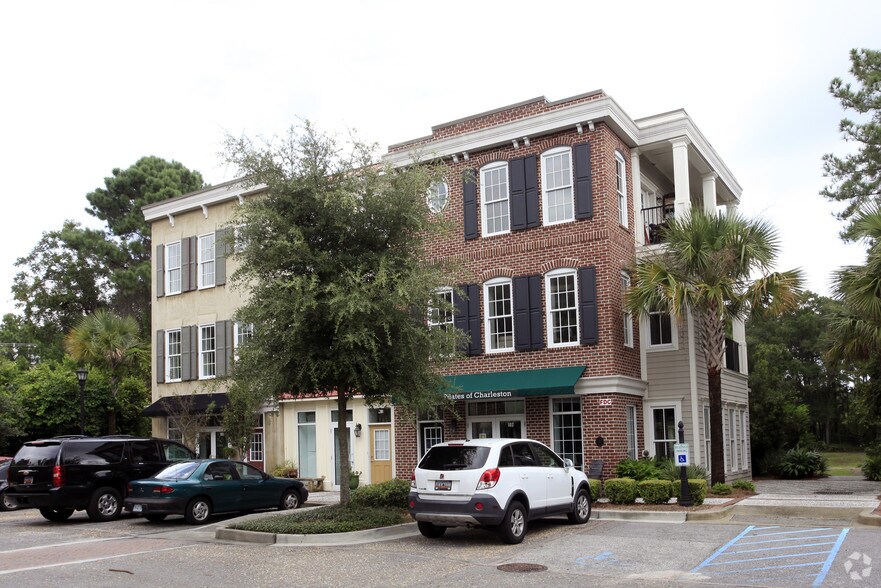 More Photos Of 720 S Shelmore Blvd, Mount Pleasant Storefront Retail Residential For Lease