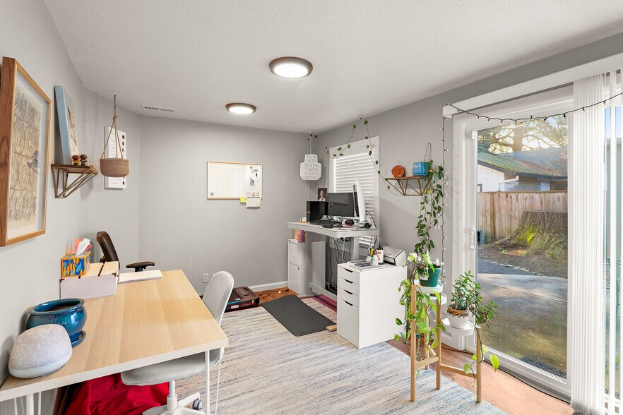 More Photos Of 22467 SW Ash St, Sherwood Office Residential For Sale