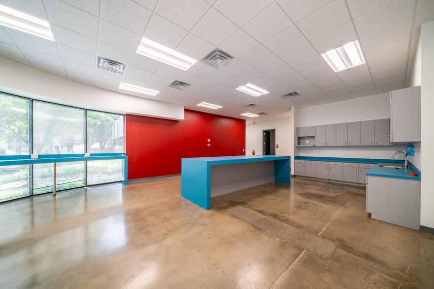 More Photos Of 425 Franklin Gateway SE, Marietta Unknown For Lease