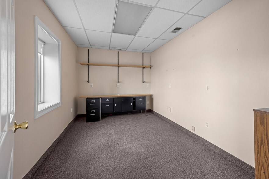 More Photos Of 901 Crown Point Rd, Westville Office For Lease