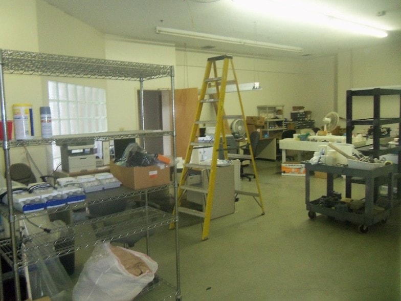 More Photos Of 400 Chapel Rd, South Windsor Light Manufacturing For Sale