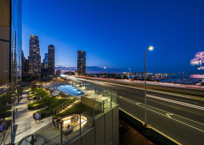 More Photos Of 211 N Harbor Dr, Chicago Apartments For Lease