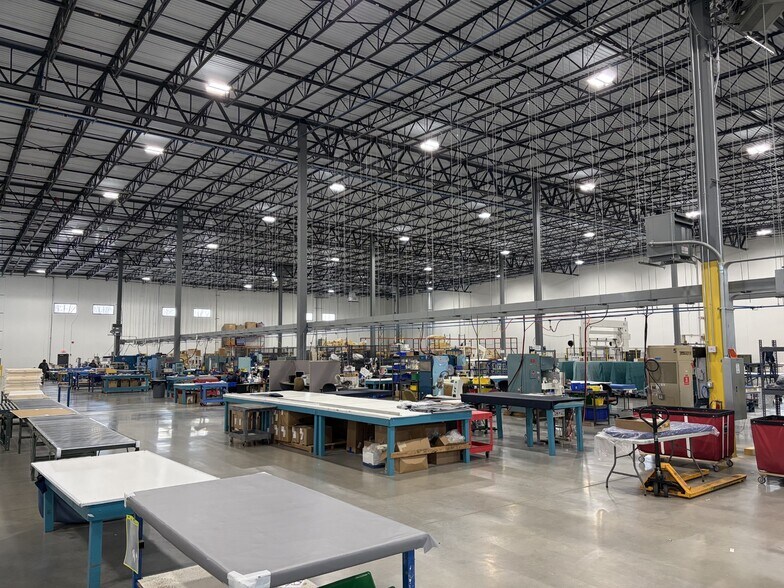More Photos Of 1400 Rose Rd, Lake Zurich Manufacturing For Sale