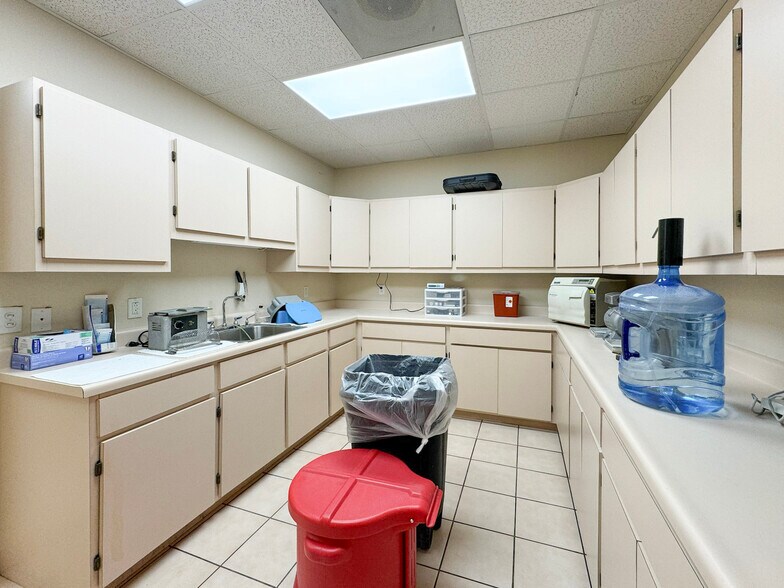 More Photos Of 1520 Corpus Christi St, Laredo Medical For Lease