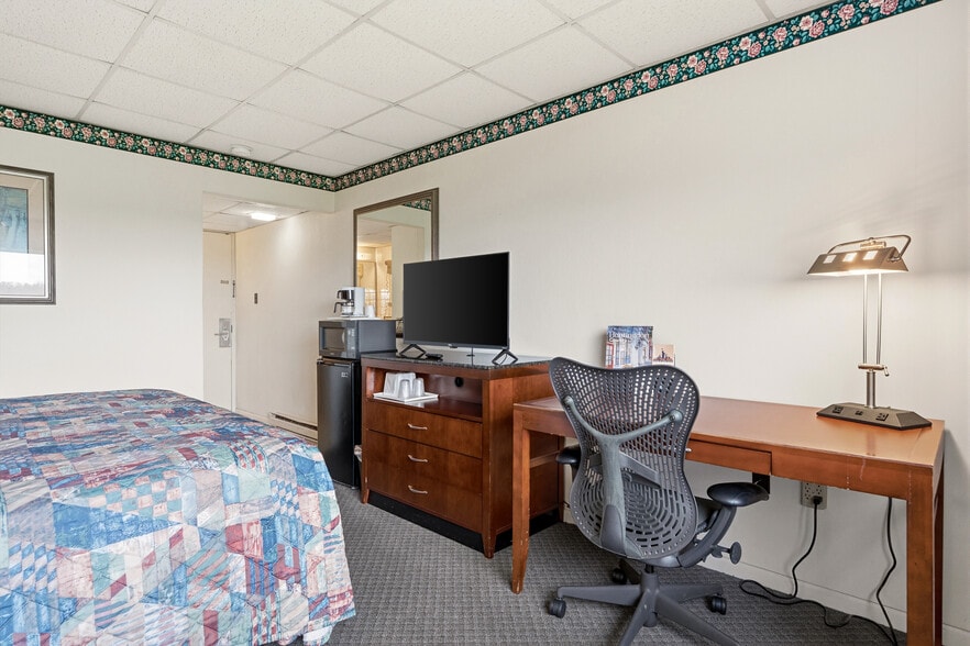 More Photos Of 6920 Motor Inn Dr, Huntingdon Hotel For Sale