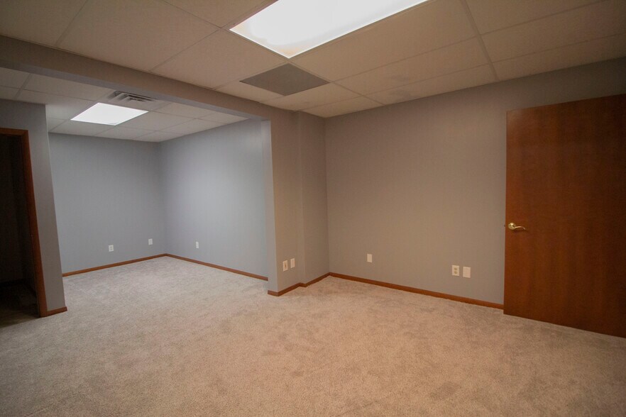 More Photos Of 32251 E Red Arrow Hwy, Paw Paw Veterinarian Kennel For Sale