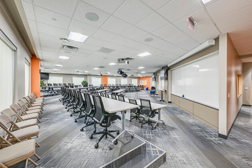 More Photos Of 5601 Headquarters Dr, Plano Office For Sale