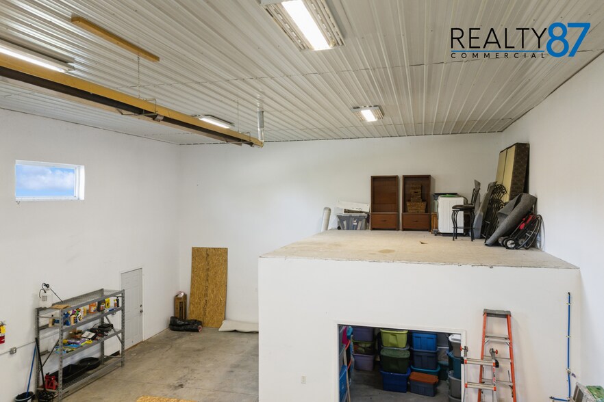 More Photos Of 2700 Stonegate Ct, Hiawatha Showroom For Sale