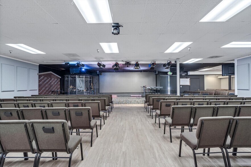 More Photos Of 6640 Redwood Dr, Rohnert Park Office For Sale