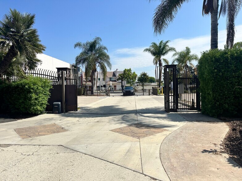 More Photos Of 8228 Whittier Blvd, Pico Rivera Warehouse For Sale