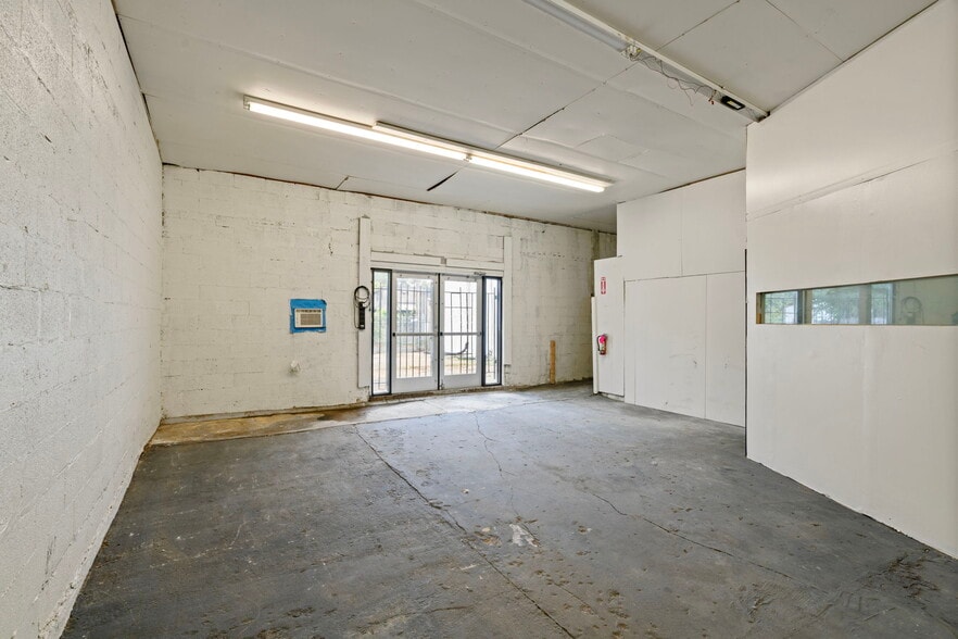 More Photos Of 4928 Marlboro Pike, Capitol Heights General Retail For Lease