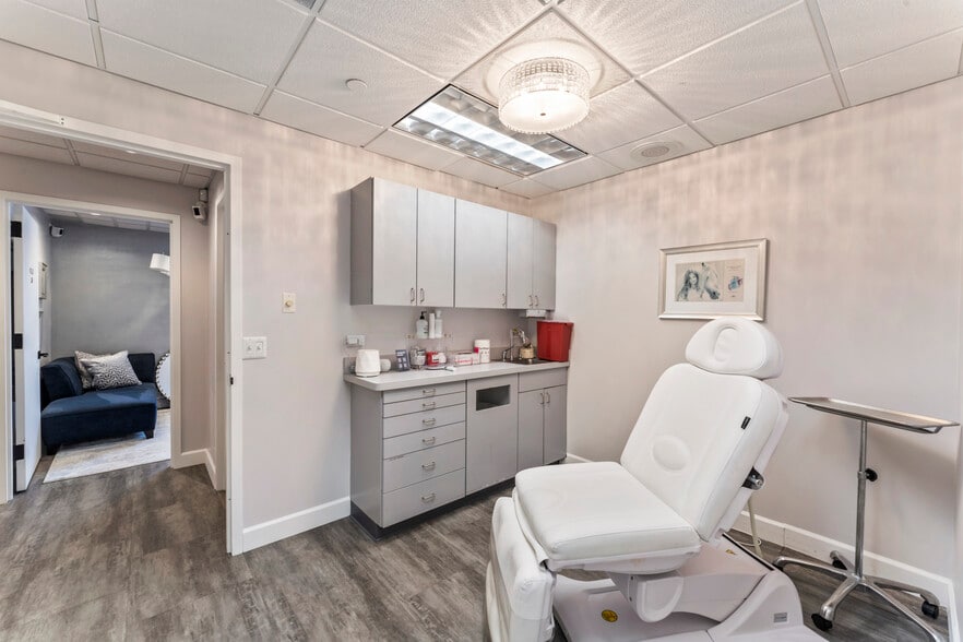 More Photos Of 148 East Ave, Norwalk Medical For Sale
