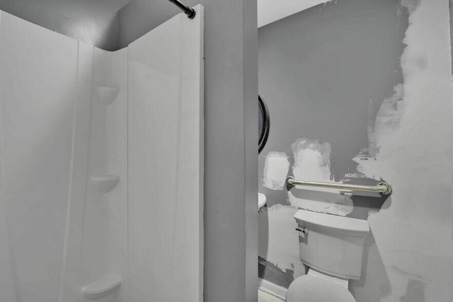 More Photos Of 6625 Grove Ave, Windsor Mill Carwash For Lease