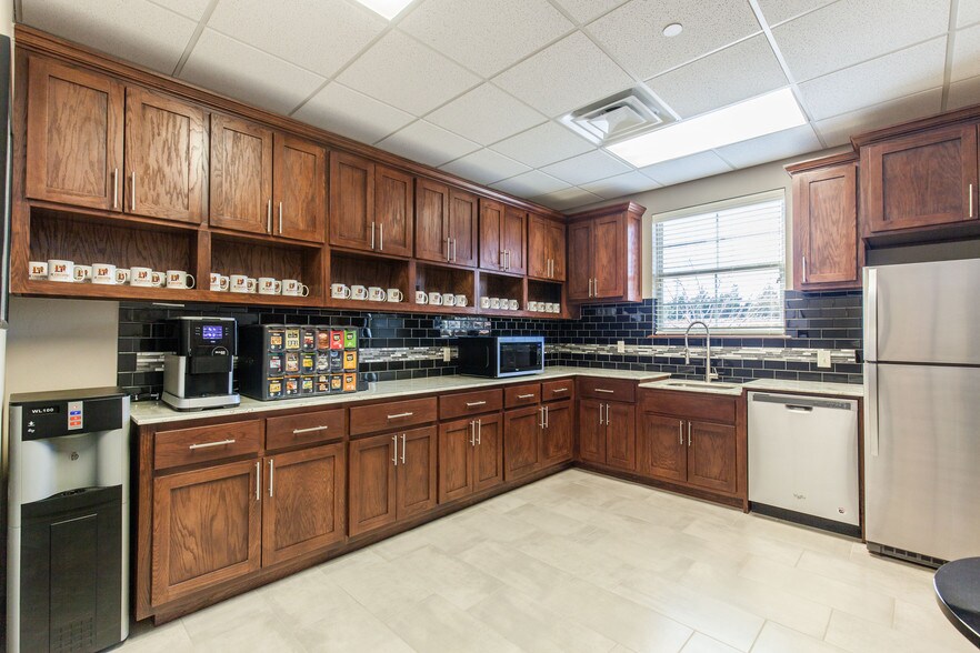 More Photos Of 2524 N Broadway, Edmond Coworking Space