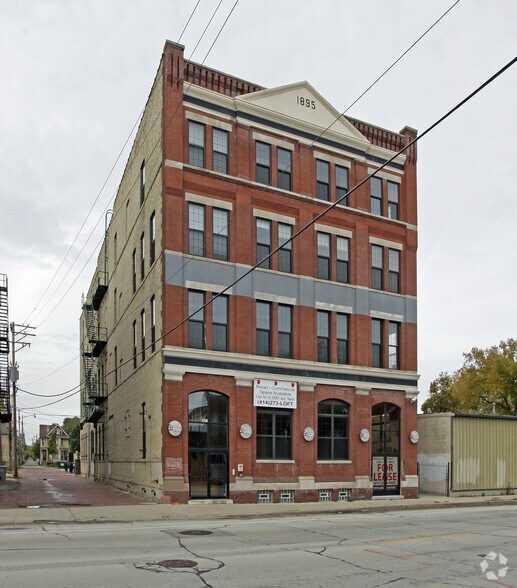 More Photos Of 1017 S 2nd St, Milwaukee Apartments For Lease