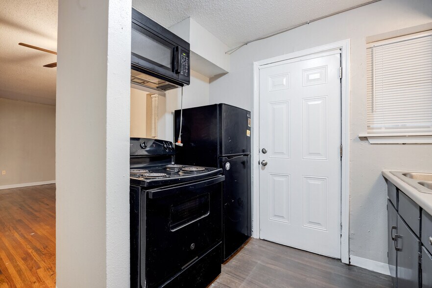 More Photos Of , Memphis Multifamily For Sale