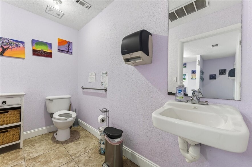 More Photos Of 100 Duggan Ave, Crestview Specialty For Sale