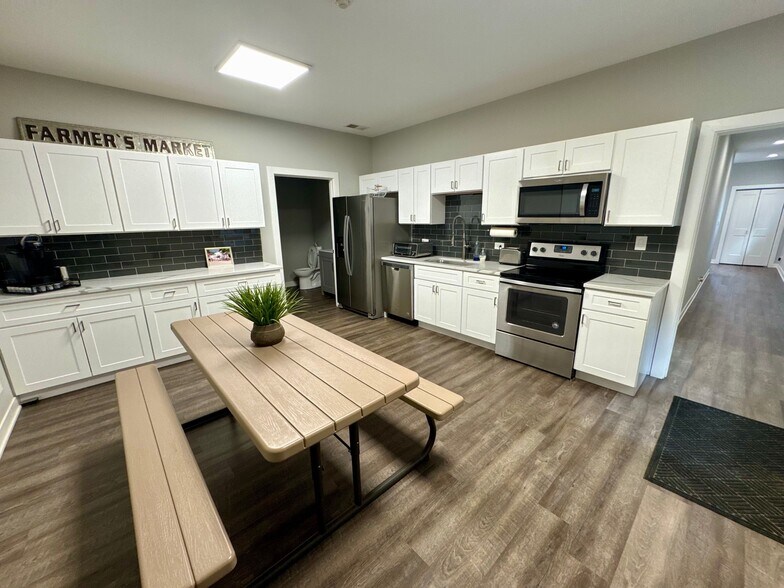 More Photos Of 5681 White Willow Rd, Minooka Specialty For Sale