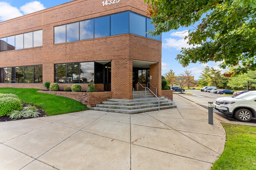 More Photos Of 14325 Willard Rd, Chantilly Office For Sale