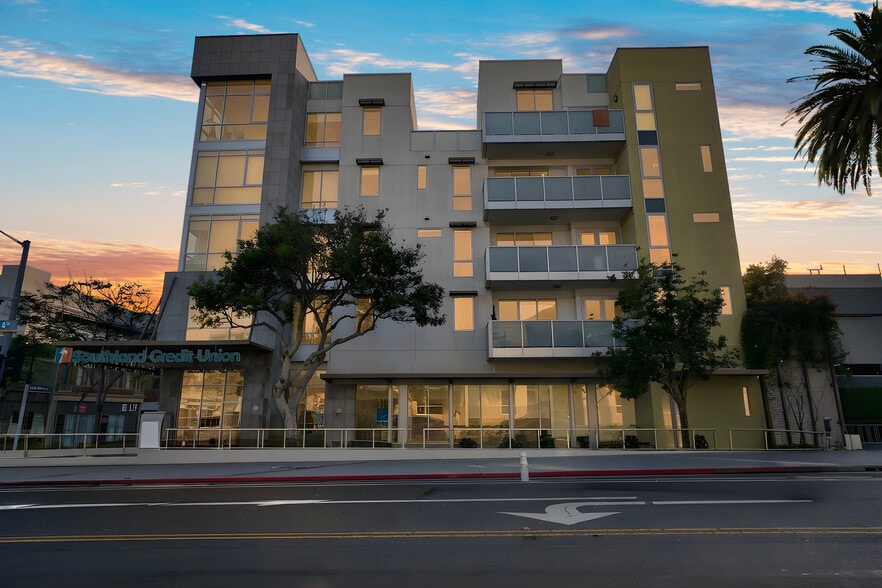 More Photos Of 525 Santa Monica Blvd, Santa Monica Apartments For Sale